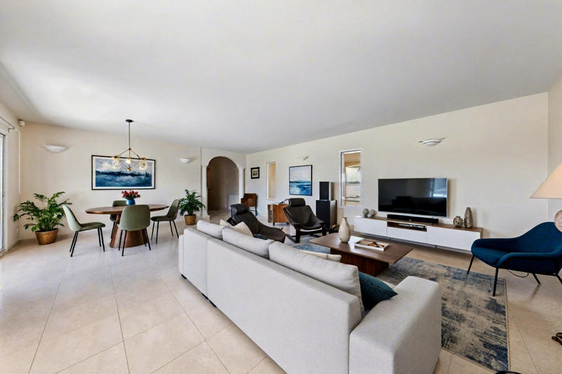 Maison - 240 m² - 7 pièces