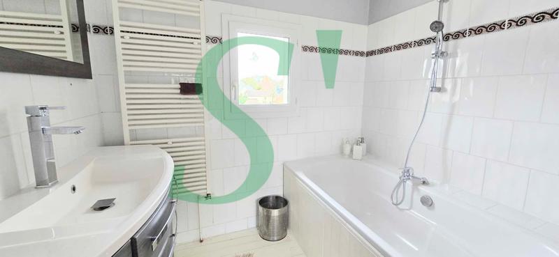 Maison - 268 m² - 10 pièces