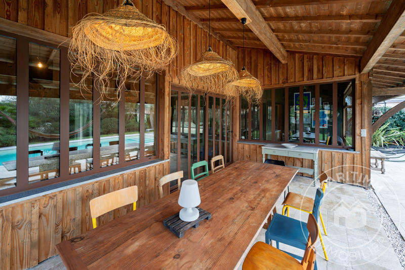 Villa - 230 m² - 9 pièces