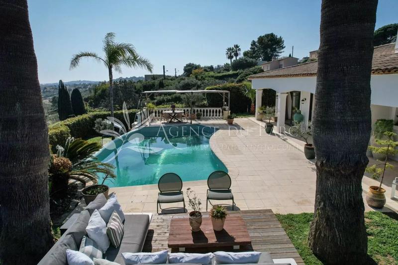 Maison - 250 m² - 6 pièces