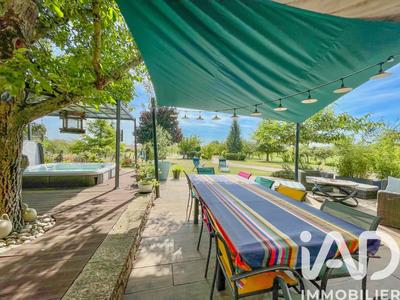 Maison - 280 m² - 8 pièces