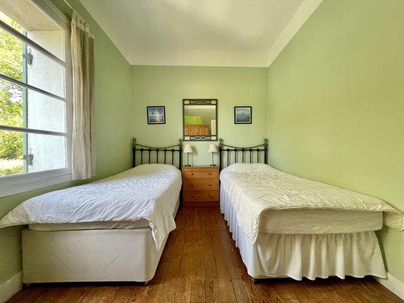 Maison traditionnelle - 236 m² - 9 pièces