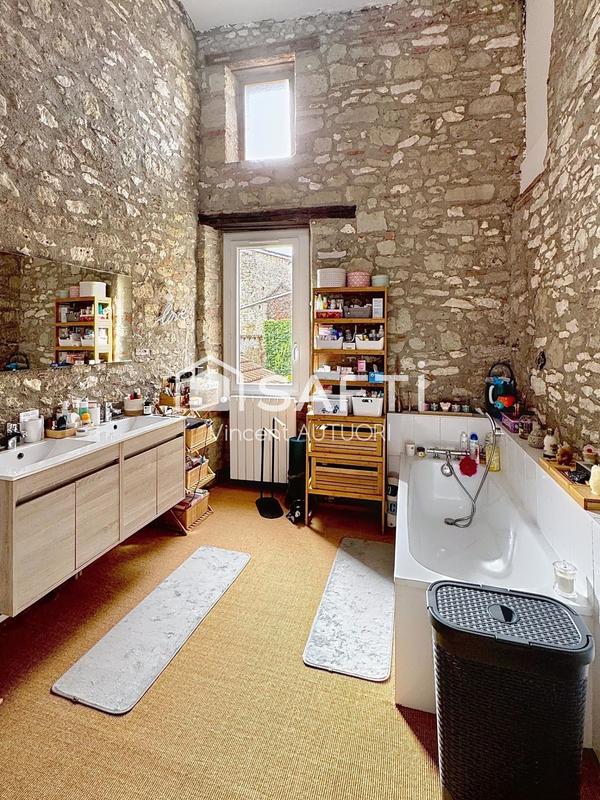 Maison - 198 m² - 7 pièces