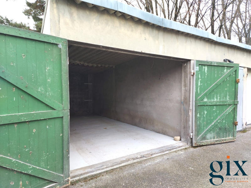 Parking / Garage - 14 m²