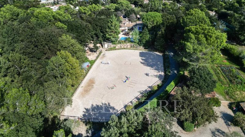 Propriété - 350 m² - 12 pièces