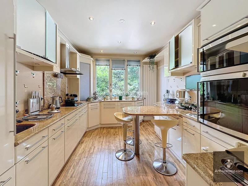 Maison - 280 m² - 7 pièces