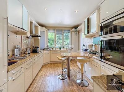 Maison - 280 m² - 7 pièces