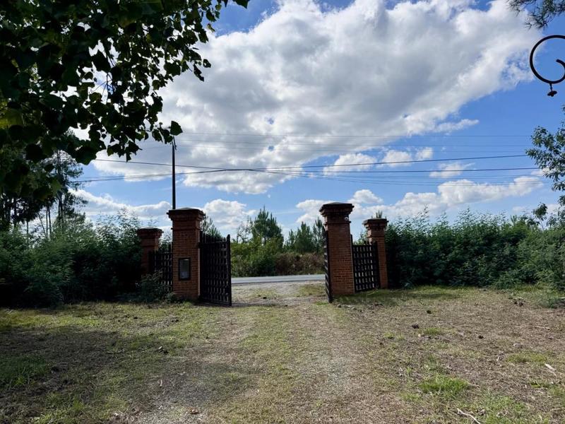 Propriété - 254 m² - 6 pièces