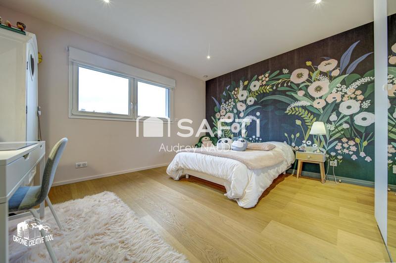 Maison - 235 m² - 8 pièces