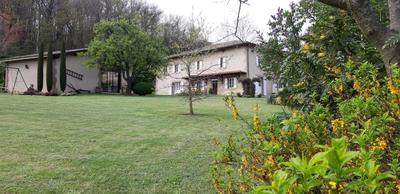 Maison - 250 m² - 8 pièces