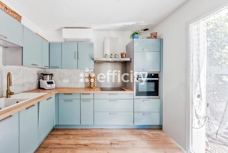 Propriété - 280 m² - 14 pièces