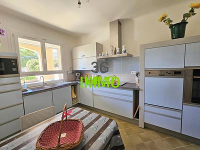 Maison traditionnelle - 201 m² - 8 pièces