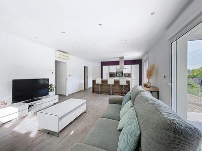 Appartement - 77 m² - 3 pièces