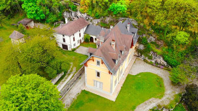 Propriété - 658 m² - 19 pièces