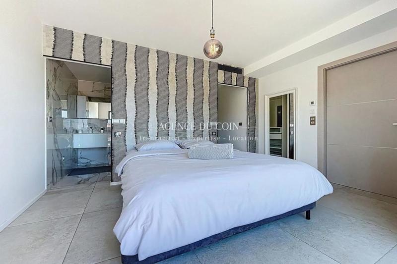 Maison traditionnelle - 280 m² - 6 pièces