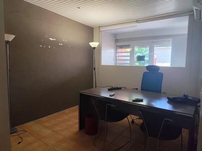 Magasins - 58 m² - 4 pièces