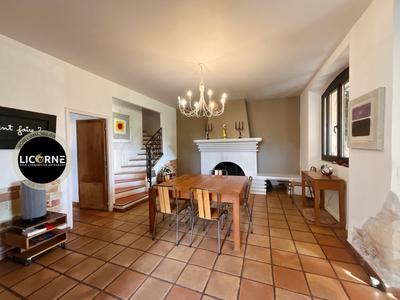 Mas - 267 m² - 7 pièces