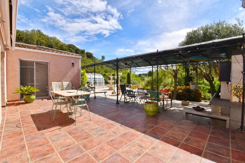 Villa - 284 m² - 6 pièces