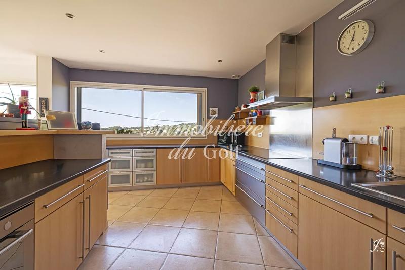 Villa - 232 m² - 6 pièces