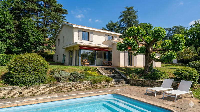 Maison - 206 m² - 8 pièces