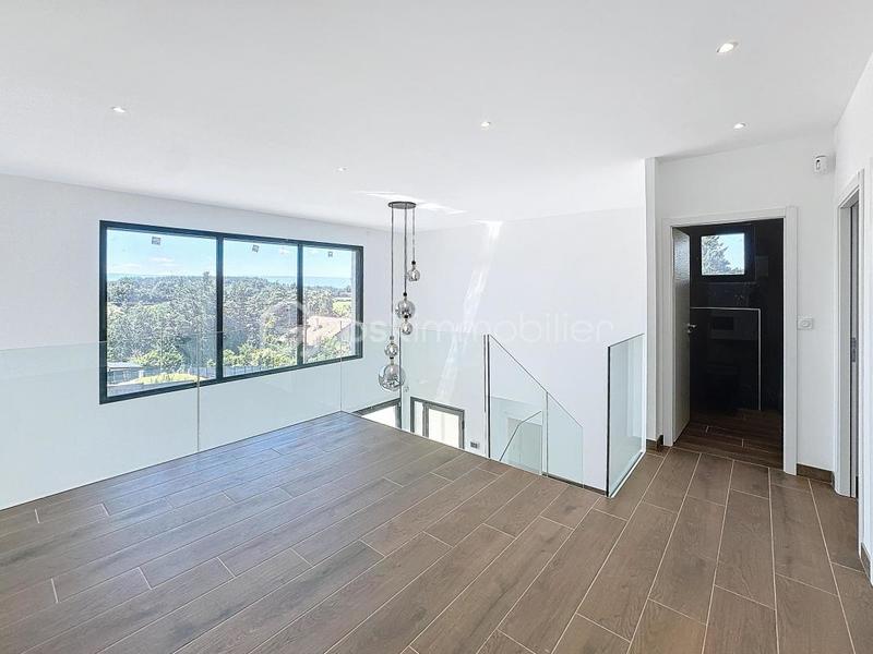 Maison - 198 m² - 6 pièces