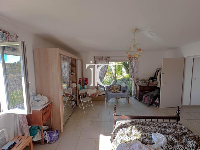 Maison - 245 m² - 8 pièces