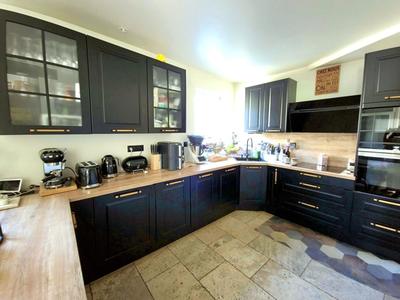 Maison - 165 m² - 8 pièces