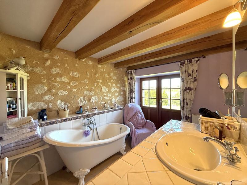 Maison - 220 m² - 6 pièces