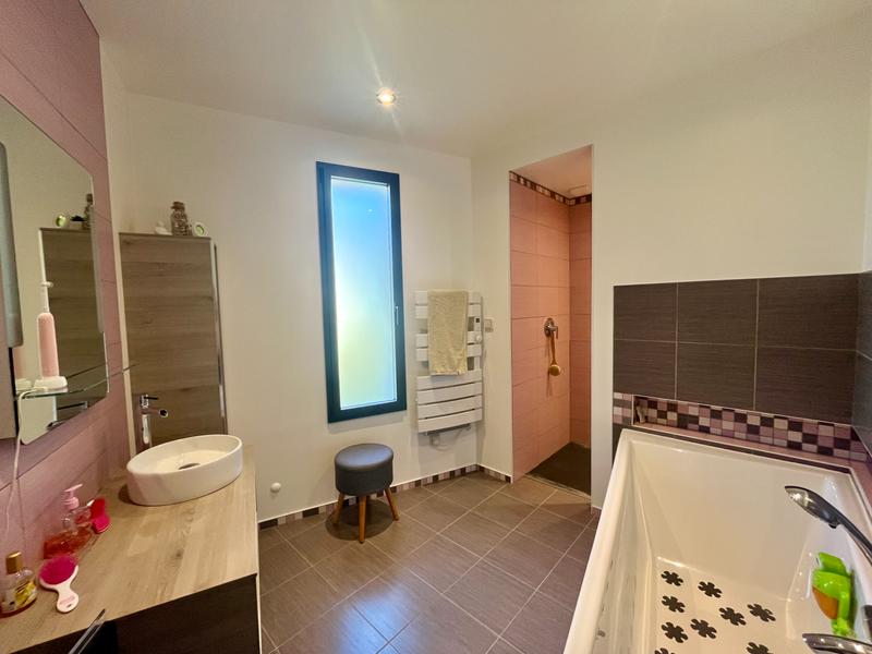 Maison - 179 m² - 6 pièces