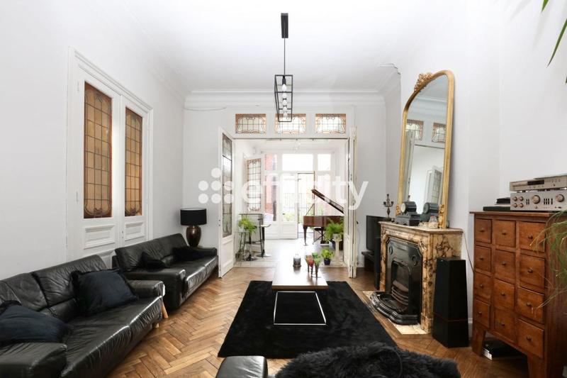 Maison - 248 m² - 10 pièces