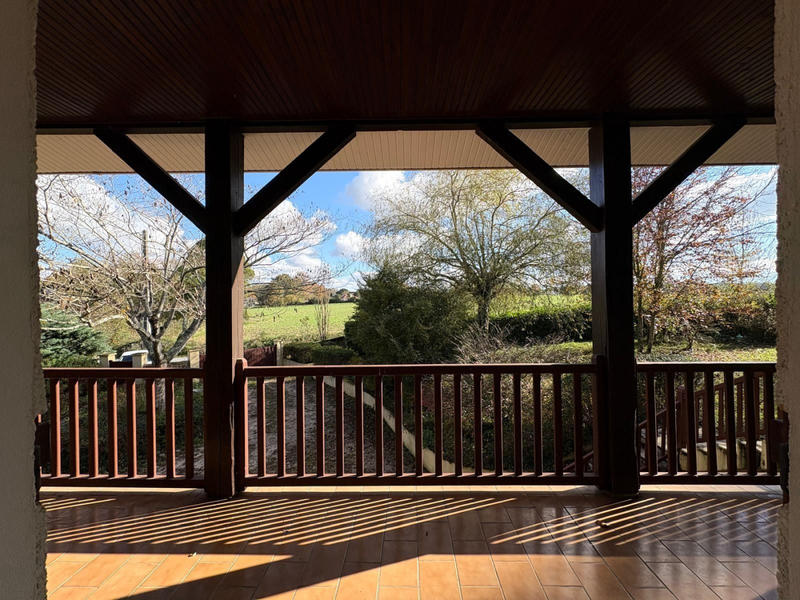 Maison - 230 m² - 8 pièces