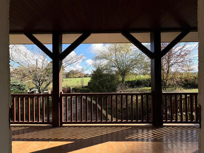 Maison - 230 m² - 8 pièces