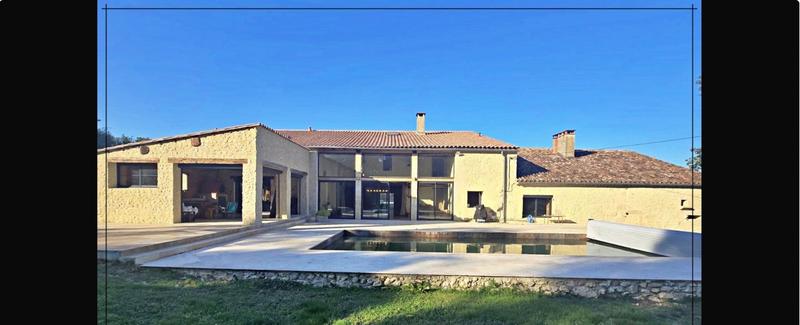 Maison - 429 m² - 11 pièces