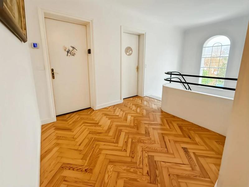 Demeure - 235 m² - 10 pièces