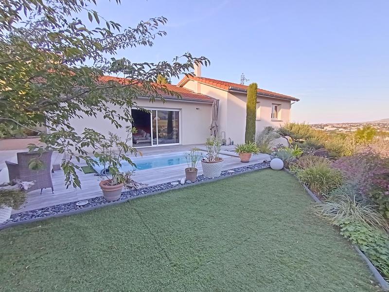 Maison - 104 m² - 4 pièces