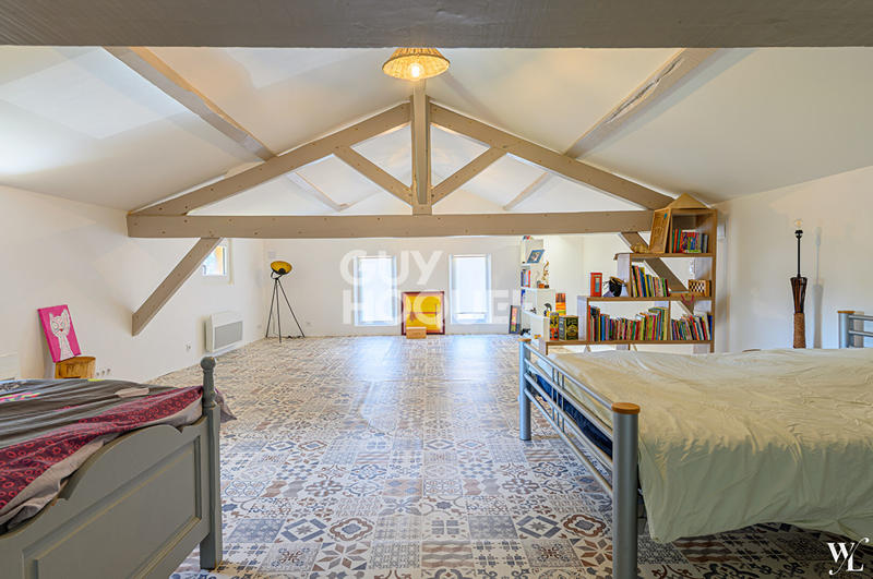 Maison - 220 m² - 5 pièces