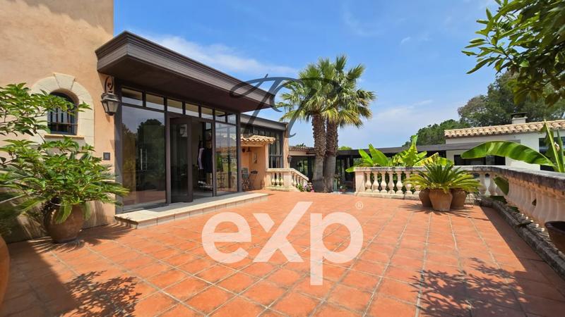 Maison - 230 m² - 7 pièces