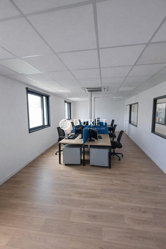 Bureau - 374 m²