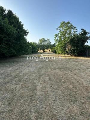 Terrain constructible - 2 350 m²