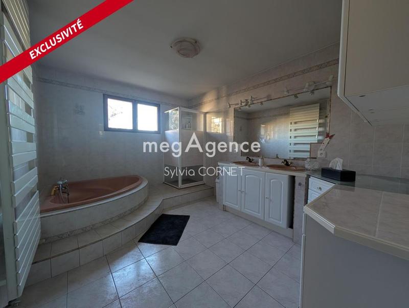 Maison traditionnelle - 190 m² - 4 pièces