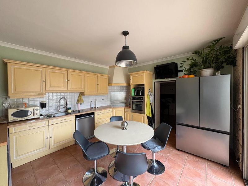 Maison - 214 m² - 9 pièces