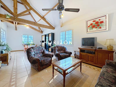 Maison - 200 m² - 6 pièces