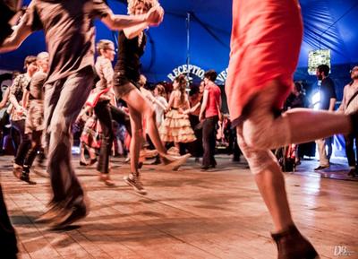 Bal à Lacapelle-Marival  : le bal où l’on écoute la musique avec ses pieds