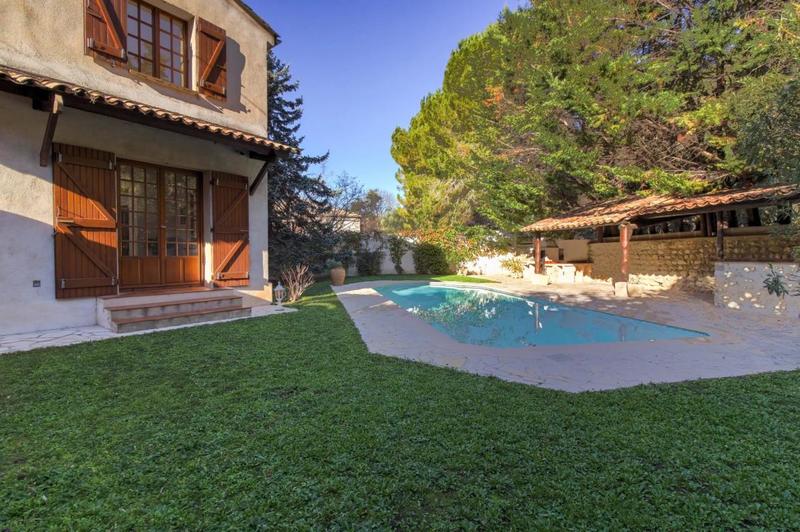 Maison - 185 m² - 7 pièces