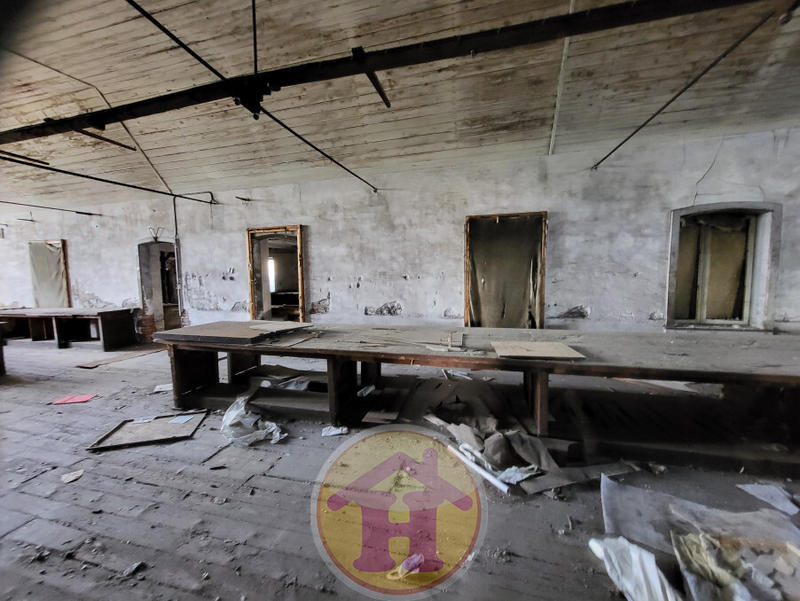 Local commercial - 1 947 m² - 16 pièces