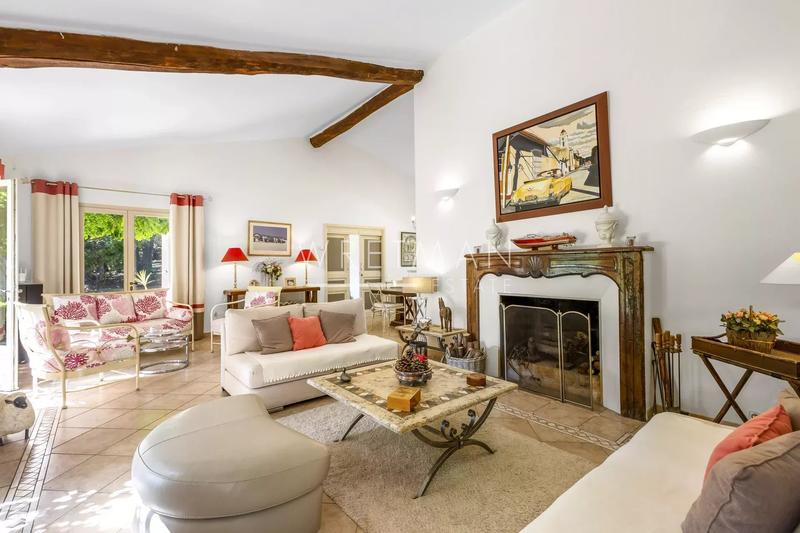 Maison - 237 m² - 8 pièces