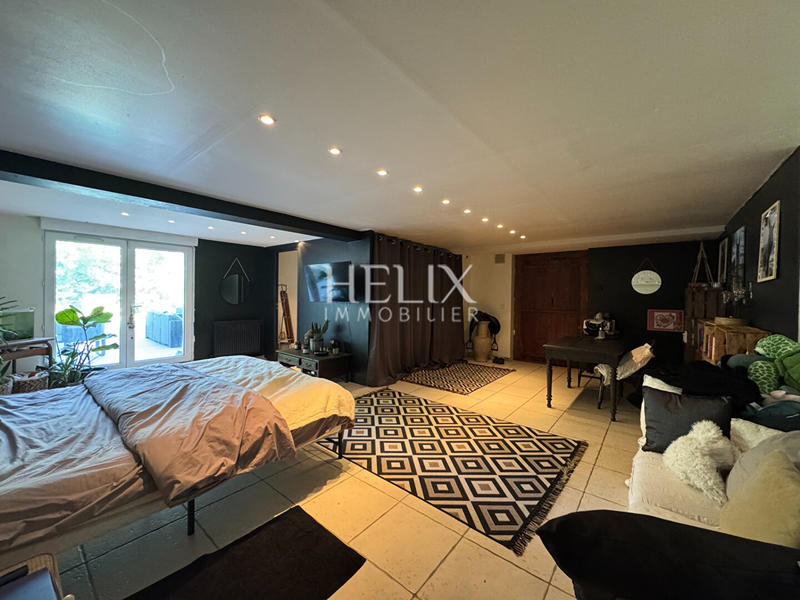 Maison - 350 m² - 8 pièces