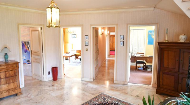 Propriété - 305 m² - 7 pièces