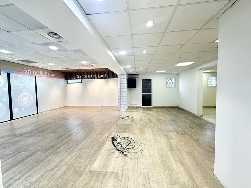 Local commercial - 166 m²