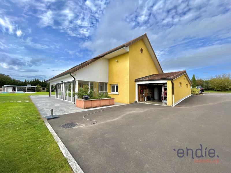 Maison - 275 m² - 8 pièces